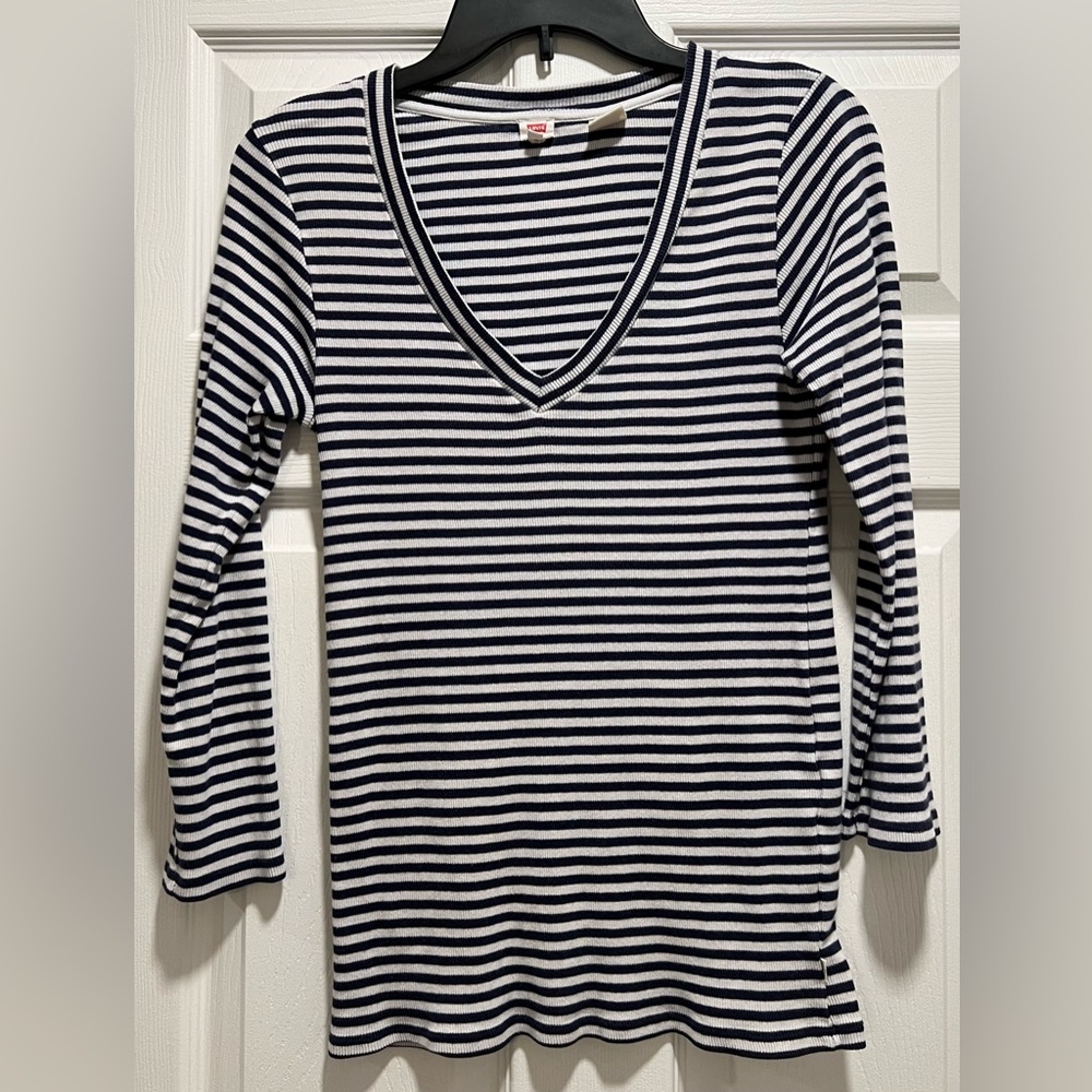 Levi's V-Neck Long Sleeve Sweater
